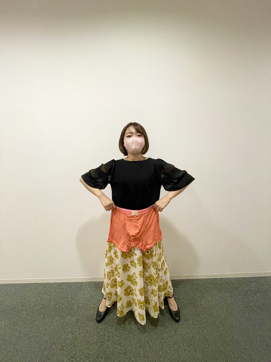 repocas1053's tweet photo. 今日は小菅が
#onenova のパンツを紹介！

とろんっとした生地で履き心地抜群✨

サイズも豊富なので、きっとあなたにピッタリのパンツが見つかるはずです！

#実は今日のゲストのりりあんさんはお友達なのです
#大学の時からパンツキャラのりりあんさん
@onenova_jp 
@lilian_kanemaru https://t.co/GcuKnc2z4U