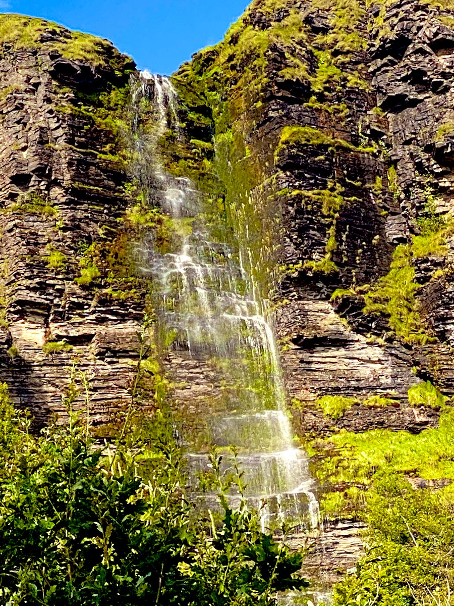 CaitrionaGlynn's tweet photo. Sruth in Aghaidh an Aird, or The Devil's Chimney.. #devilschimney #irelandtravel #chasingwaterfall #sligo #leitrim #492ft #irelandstallestwaterfall #hiking #restrechargerelax #outofofficevibes https://t.co/bg8ICIEq8h