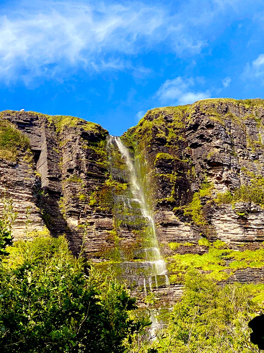 CaitrionaGlynn's tweet photo. Sruth in Aghaidh an Aird, or The Devil's Chimney.. #devilschimney #irelandtravel #chasingwaterfall #sligo #leitrim #492ft #irelandstallestwaterfall #hiking #restrechargerelax #outofofficevibes https://t.co/bg8ICIEq8h