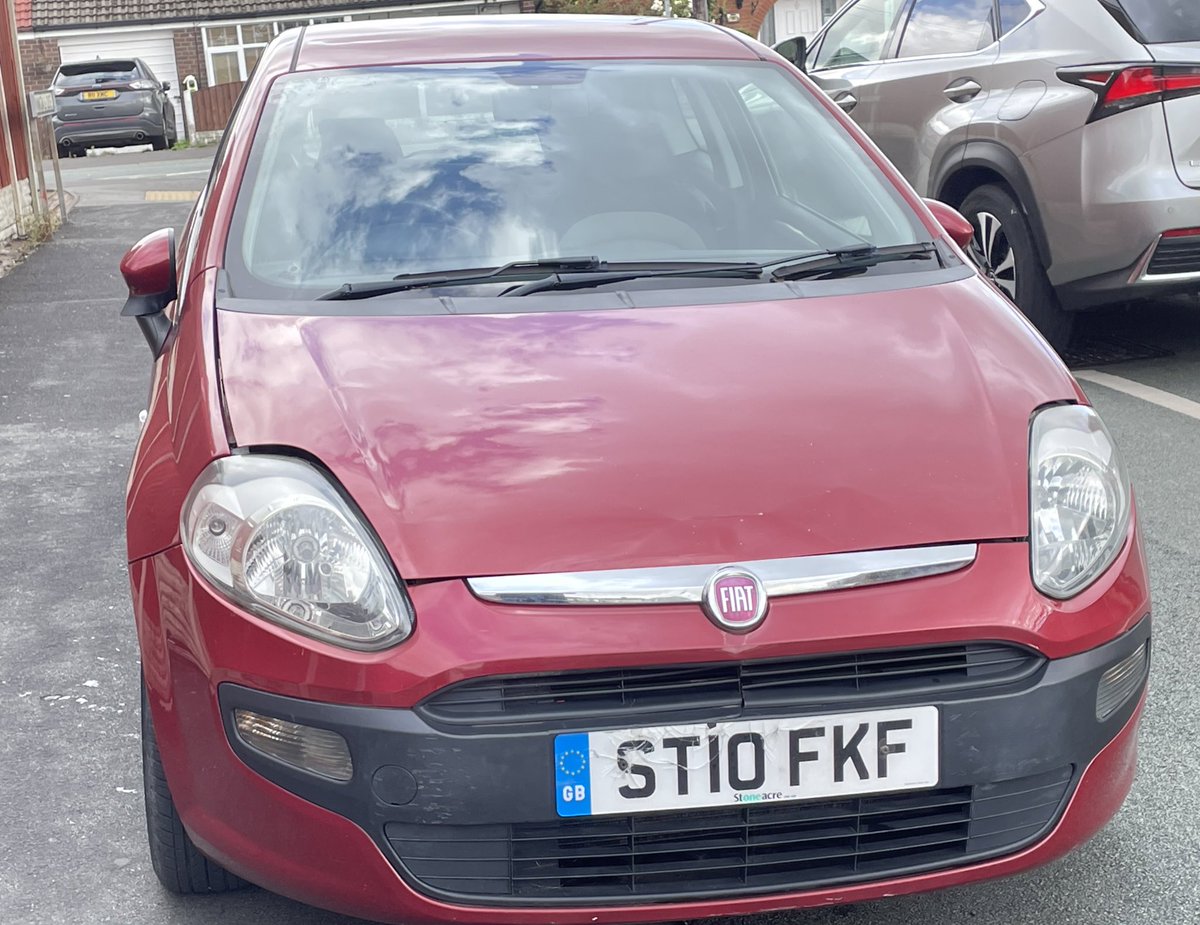 UkBad's tweet image. Is this car abandoned? Been here several days, no road tax and a fair bit of damage. 

@cheshirepolice