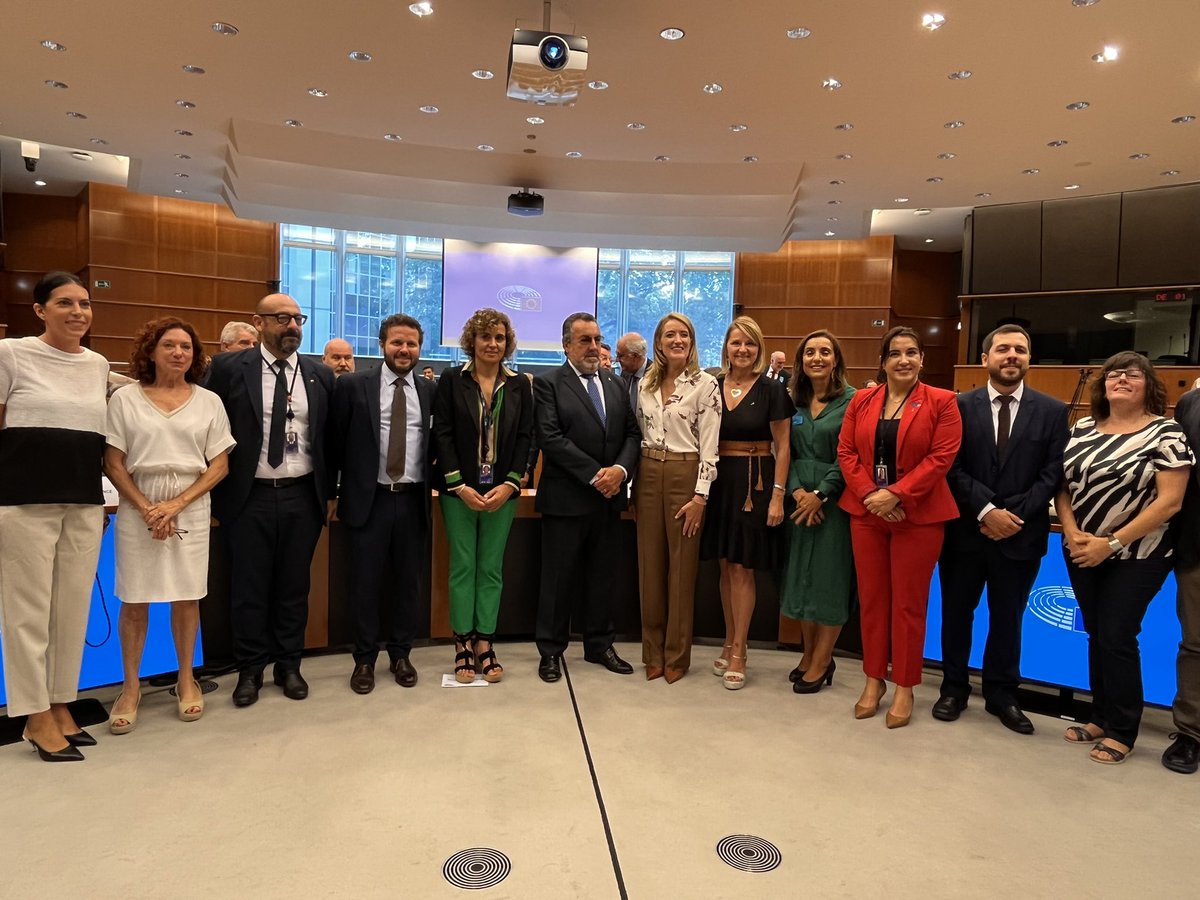 Hoy es un gran día para 80 millones de personas.

✍🏽 Con la renovación de la firma del Convenio de Colaboración entre el #GrupoSocialONCE y el Parlamento Europeo, blindamos un modelo referente para tener en cuenta la voz y vivencias de las personas con #discapacidad en Europa.