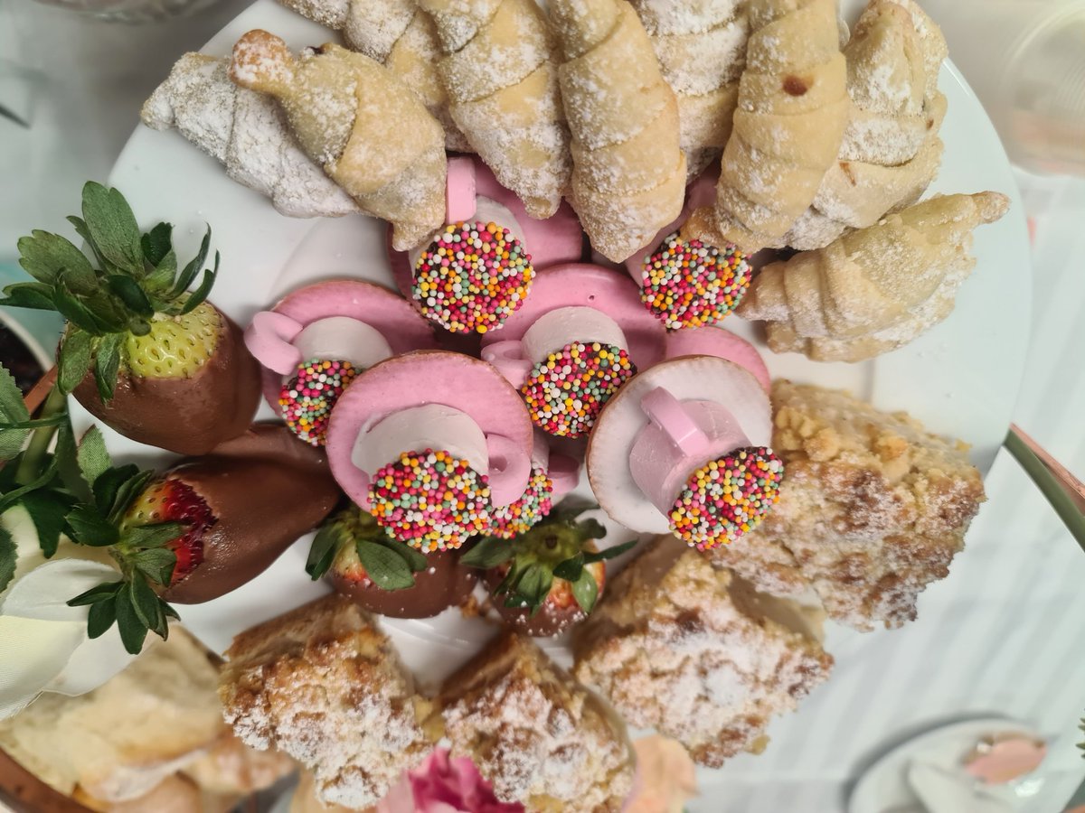 Sometimes we forget to say thanks to people! Happy SASS week to these gorgeous ladies at <a href="/SRPS/">Sérgio Sales</a> Thank YOU for all you do!
#LoveWhereYouLearn 
#LoveWhereYouWork <a href="/MarilynFriedri1/">Marilyn Friedrich</a> <a href="/_iEndo/">Karen Endicott</a>