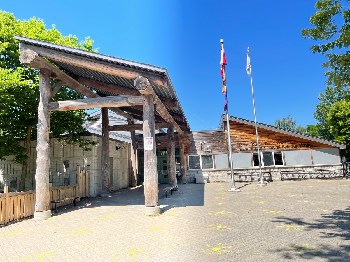 IslandPublicNSS's tweet photo. Welcome to a happy & joyful #FirstDayOfSchool @IslandPublicNSS. May you have the best ever new school year, new class placement, new friendships, new experiences & new goals. Info: https://t.co/GPqFoINo4X
#BackToSchool #OntEdFirstDay #onted #TorontoIslands #Harbourfront #Toronto https://t.co/7QUf7pZuQK
