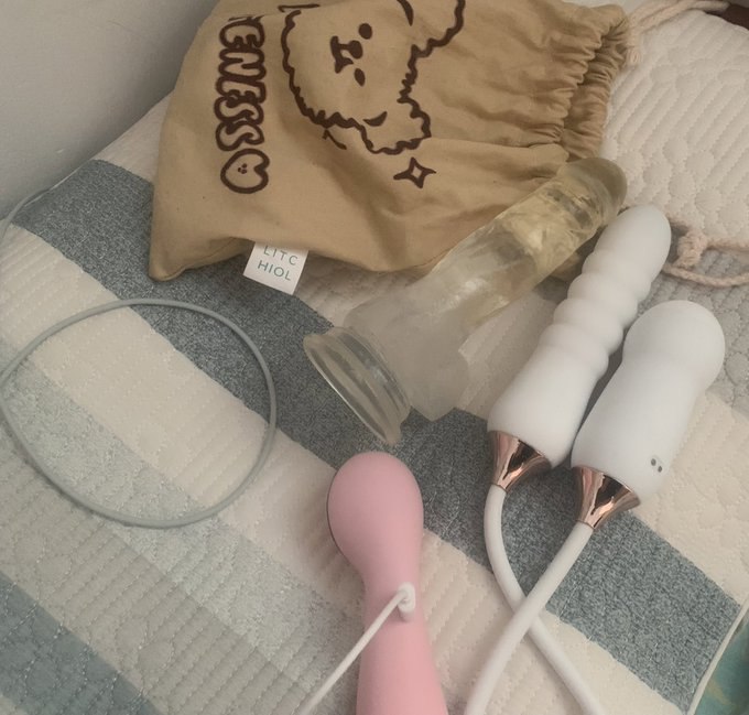 肉体上的寻欢，精神上的陪伴，你的肉体和心灵我替你保管。让我们一起放松一下  这叫什么 是不是 厕体 性感尤物 游戏人间