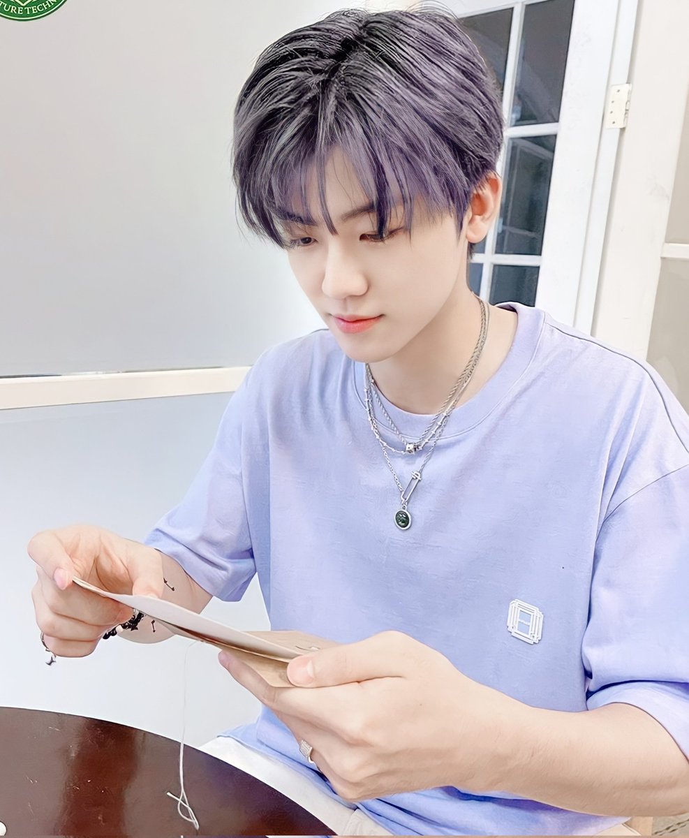 หันหลัง                              หันหน้ามา