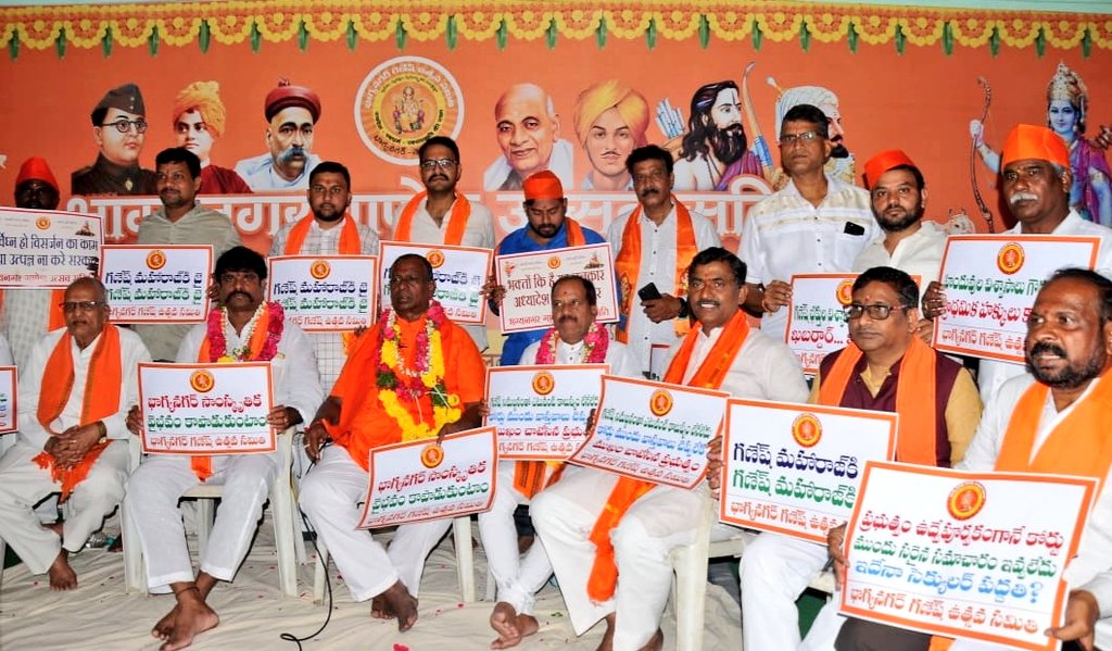 bgusofficial's tweet photo. Shri @PMuralidharRao ji joined in support of @BhagwanthDr Ji,GenSec #Bhagyanagar #GaneshUtsav Samithi , Sri Rama Raju Ji, Vice President #BGUS Murari Ji, Central CommitteeMember at #BGUSHungerStrike to demand Govt to arrange for peaceful #GaneshNimarjanam in Vinayak Sagar https://t.co/u8NbBMBqpH