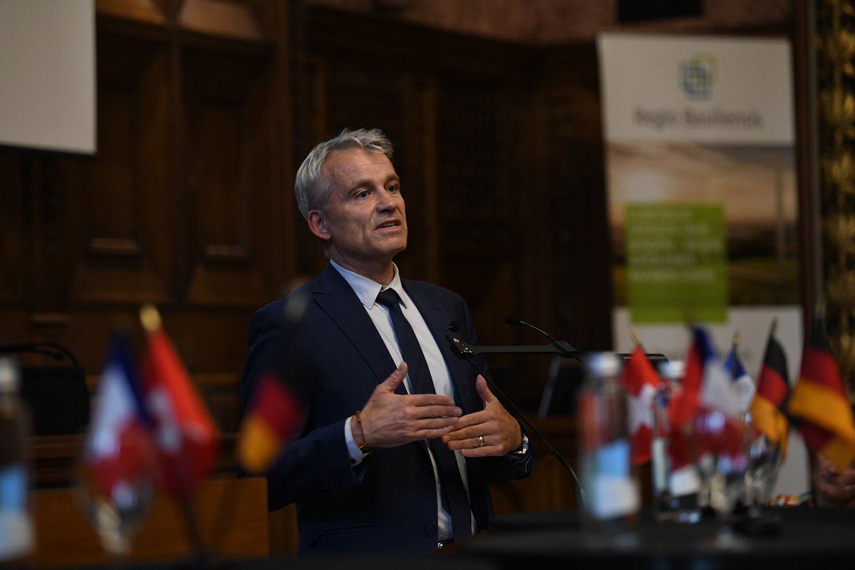 beat_jans's tweet photo. Ein spannender Tag! Gestern durfte ich zusammen mit @jvergeat  am Runden Tisch der Jugend zum Klimaschutz im Rathaus mit jungen Menschen aus dem Dreiland teilnehmen. Danke für die Organisation @regiobasiliens  und danke für die aufschlussreichen Gespräche @jungerrat https://t.co/N25dV2HbIA