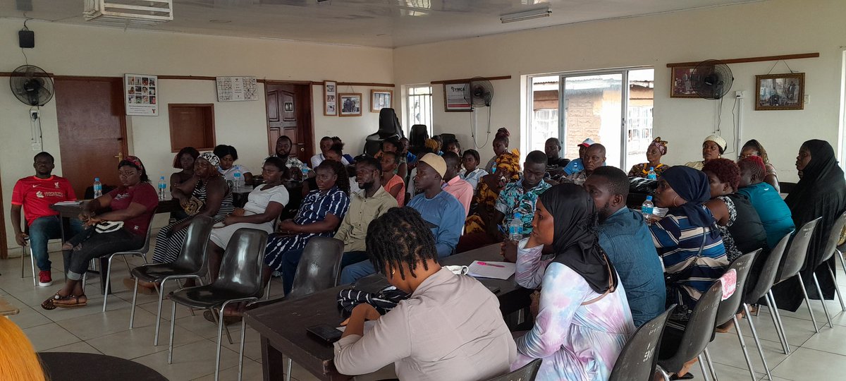 Dissemination of findings from the ESRC funded Shock Tactics research in Freetown. A research collaboration between <a href="/SLURC_FT/">SLURC</a> and <a href="/IDS_UK/">Institute of Development Studies</a>. We learned that the urban poor have limitless agency to initiate change. What they need is leadership.  <a href="/ARISEHub/">ARISE</a> <a href="/ALSWilkinson/">Annie Wilkinson</a>