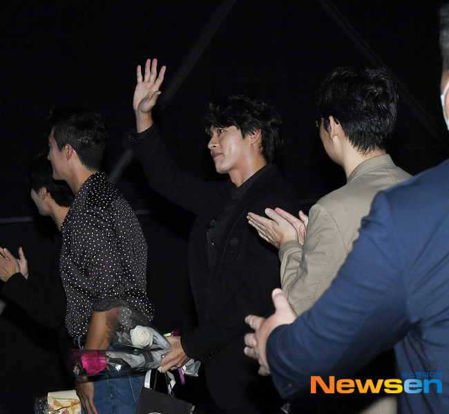 HYUN BIN tweet media