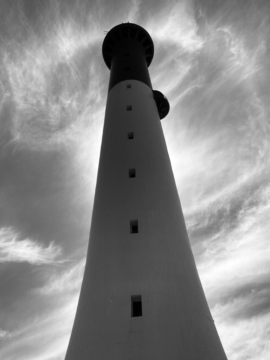 silverhornet4's tweet photo. Love a good lighthouse photo! #stpalaissurmer https://t.co/H8Rukdg39K