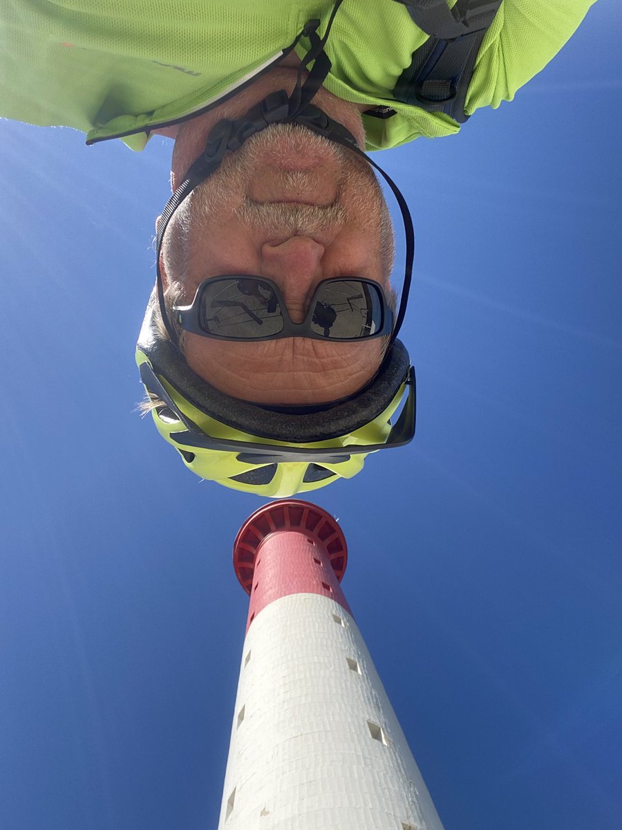 silverhornet4's tweet photo. Love a good lighthouse photo! #stpalaissurmer https://t.co/H8Rukdg39K