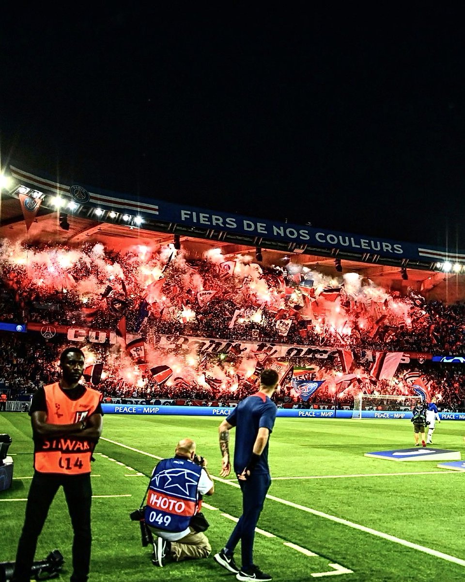 433's tweet image. PSG ultras are something else 😳