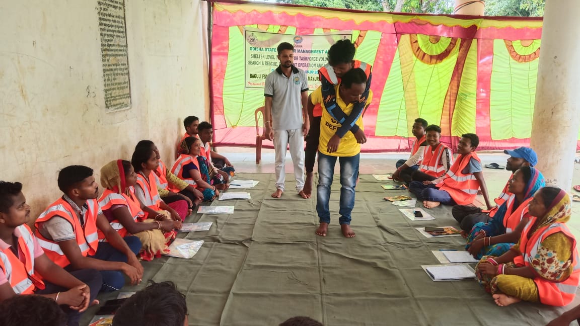 deocmbj's tweet photo. On the 2nd-day search and rescue training was imparted to shelter-level task force volunteers at Baguli MFS of Badasahi Block, Mayurbhanj.#OSDMA
#Capcitybuilding
@gyana_r_das https://t.co/TwGSDZqbHu