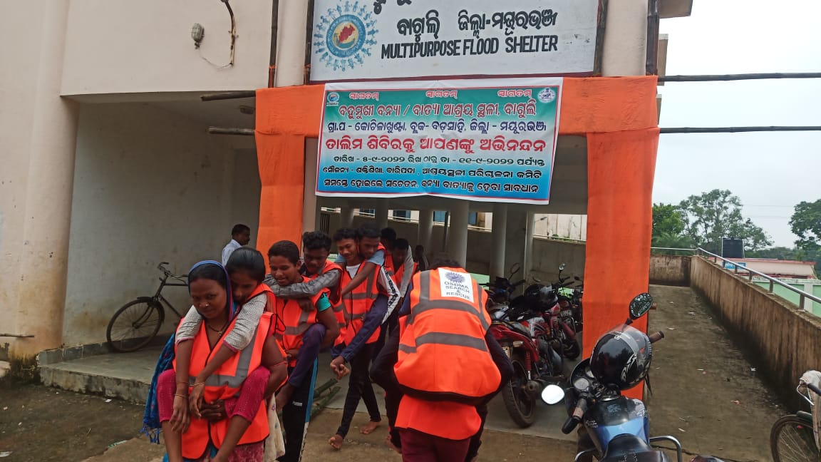 deocmbj's tweet photo. On the 2nd-day search and rescue training was imparted to shelter-level task force volunteers at Baguli MFS of Badasahi Block, Mayurbhanj.#OSDMA
#Capcitybuilding
@gyana_r_das https://t.co/TwGSDZqbHu