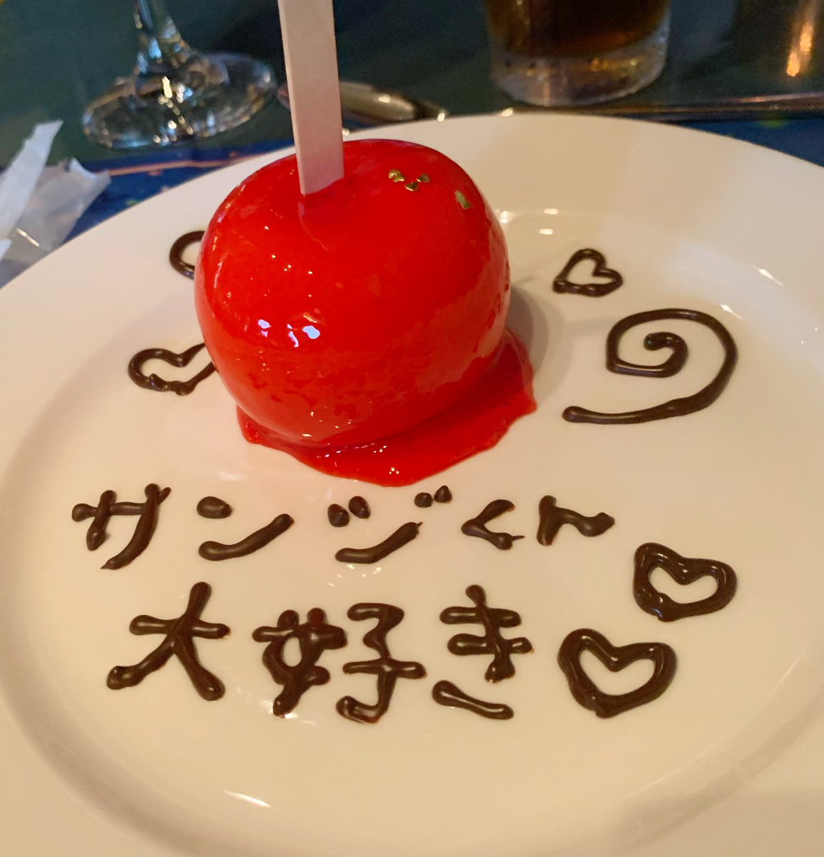 time03op's tweet photo. 昨日はろぜちゃんとサンレス行って来たよ！ローに愛を伝えたのに皿に書いてることと違うって怒られて写真撮影のときまで引っ張られた😂ほんとにローも大好きだよ…！ドリンクガチャはふたりともサくんだったw https://t.co/4QEalrGKKy