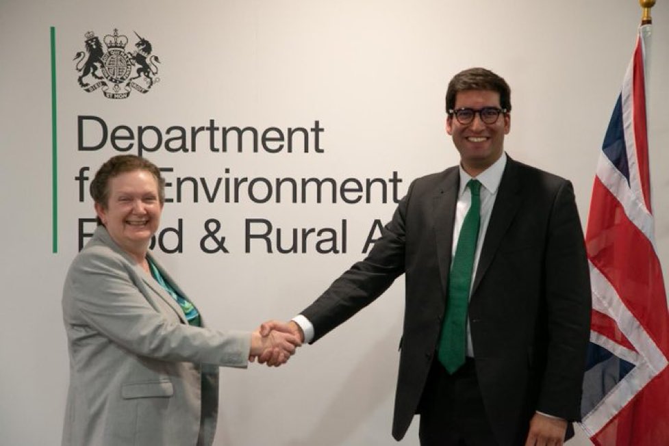 stuhhigh_suezUK's tweet photo. Welcome Ranil Jayawardena MP @ranil to @DefraGovUK . Looking forward to helping get your depts many plans implemented, especially #EPR #ConsistencyOfCollection #DWT #WPP & new controls on waste carriers. Let’s Stamp out waste crime & move quickly on waste #prevention & #recycling https://t.co/rCO3bRsGoR