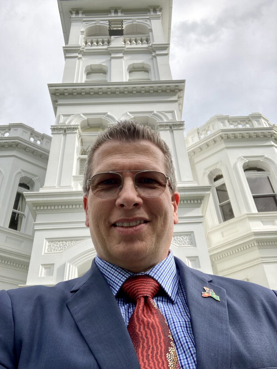 SimonBrooks4PR's tweet photo. Today is Indigenous Literacy Day (Sep 7). I was pleased to attend an afternoon tea at Government House in support of this important occasion, along with several other members of the @RecQueensland management committee. More info: https://t.co/ESgFwxTiHp https://t.co/uouHMOPCiw