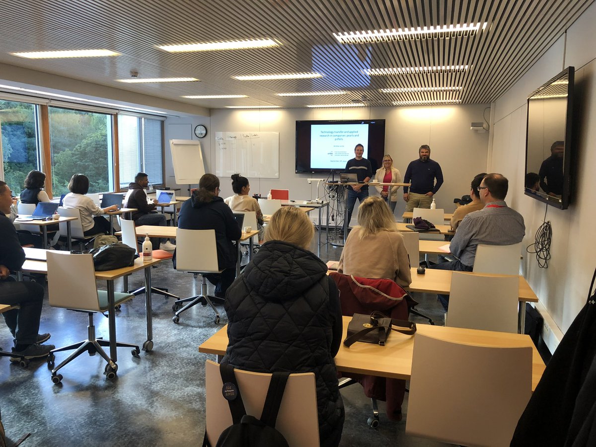 s_moreschini's tweet photo. Day2 of the #inforte Promote your Research workshop. Our great guest @andrjanes is here and ready to discuss #technologytransfer @vale_lenarduzzi @davidetaibi @TampereUni @m3sOulu @UniOulu @cs_unibz https://t.co/sU7BB89Erf