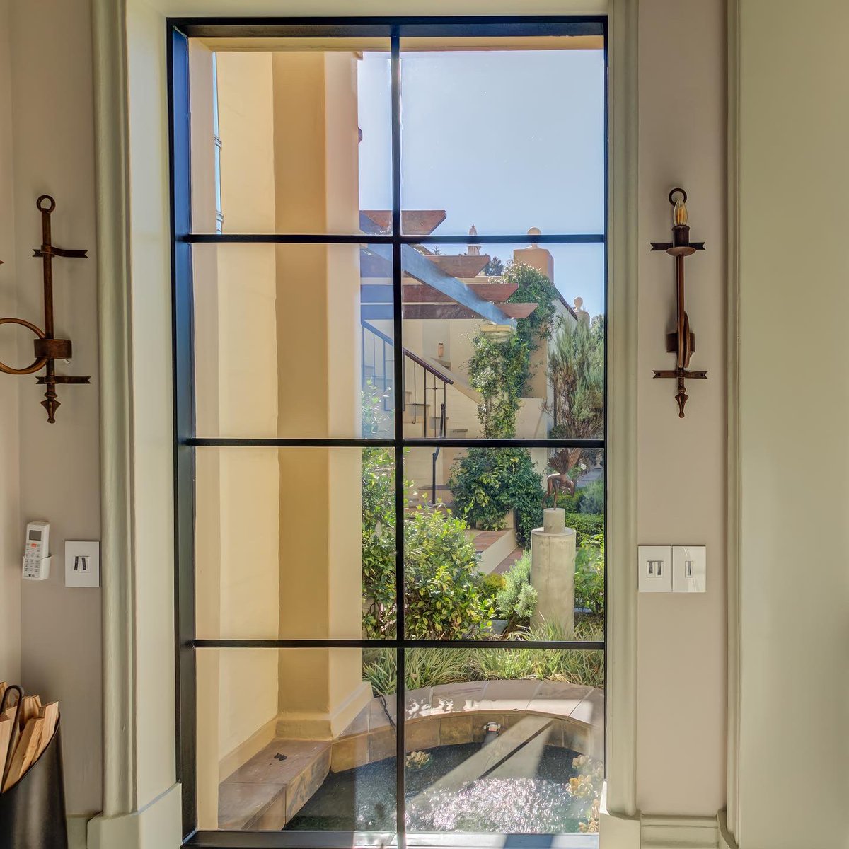 MetalWindows1's tweet photo. Slimline steel Forman Brand window systems a classic design aesthetic. @MetalWindows1 Contact Trudy 021 448 4333 #steelwindows #formanbrand #custommade #metalwindows
#steeldesign #renovation #madeincapetown https://t.co/AjsVxG7ssZ