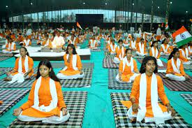 शास्त्रों में जो योग का दर्शन, दृष्टि, सिद्धांत कहे गए हैं वो अनुभूति से आएंगे, योग करने से आएंगे इसलिए योग में जो सर्वाधिक करने योग्य है वो प्राणायाम और ध्यान है। 
#Acharyakulam