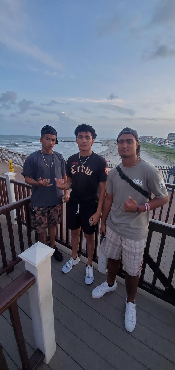 HawaiiTigers's tweet photo. Good to see the Alvin boys settling into their new home and living the Texas life. @j2saucy10 already made spam musubis for his new teammates 🤙🏽 #HTBoyz #SNB_BOYZ @HiColBsb 

Players:
@j2saucy10 @SaitoKamanui @codaboiii 

School:
@AlvinCCBaseball https://t.co/X7v3CD0LZU