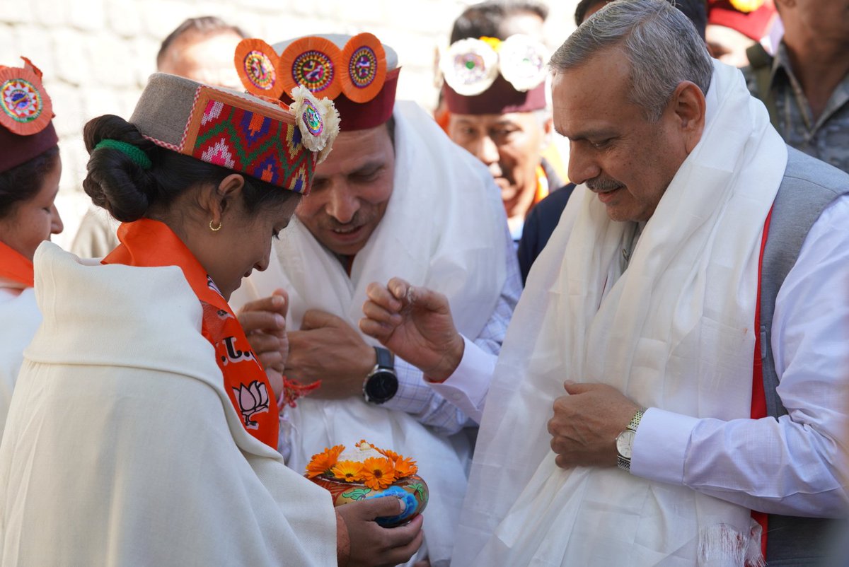 DrMarkanda's tweet photo. आज माननीय राष्ट्रीय उपाध्यक्ष भाजपा श्रीमान सौदान सिंह जी का लाहौल स्पीति पधारने पर पार्टी कार्यकार्ताओं के साथ स्वागत किया माननीय सौदान सिंह जी ने ज़िला एंव तीनों मंडलों की संयुक्त बैठक ली‌ ओर विधानसभा चुनावों लेकर कार्यकार्ताओं के साथ चर्चा की @saudansinghbjp @jairamthakurbjp https://t.co/jhXjgE7uDm
