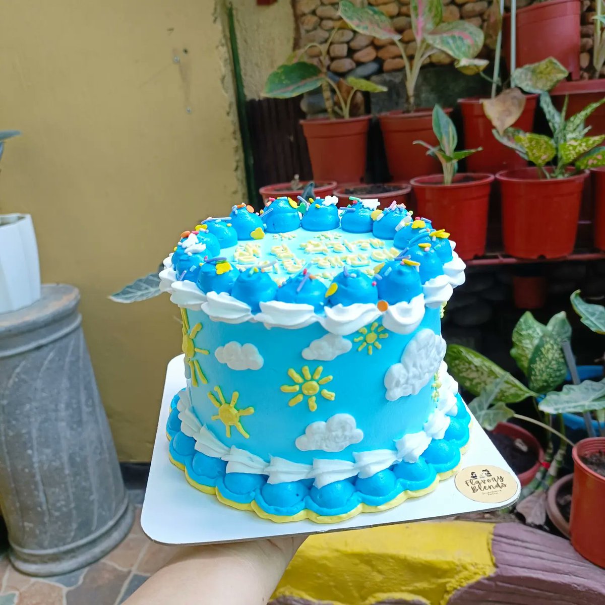 FlavoryBlends's tweet photo. Merely staring at this cake because it's to beautiful to eat 🥺❤️ 

To reserve your cake, dm us to order ~ 

#flavoryblends✨ #minimalistdesign #minimalistcake #dedicationcake #customizecake https://t.co/YIxmmHpXZM