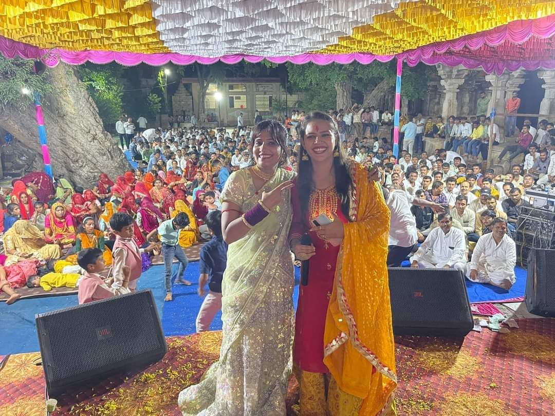 mainaraosinger's tweet photo. भक्ति संध्या (हुबली बालकोट कर्नाटक)
लाला भाई ग्रुप द्वारका म्यूजिकल ग्रुप के साथ https://t.co/0vlG5H2zdf