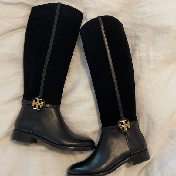 queenwillstar's tweet photo. So good I had to share! Check out all the items I'm loving on @Poshmarkapp #poshmark #fashion #style #shopmycloset #loft #lilt #toryburch: https://t.co/hsb7HY2u0q https://t.co/QDRzaa3fhV