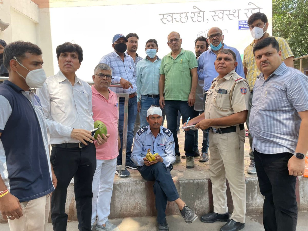 GSTADelhi's tweet photo. Sh. @msisodia Ji, a guard in SBV Tilak Nagar No. 2 was brutally attacked by a sword today. The severity &amp; volume of attacks are increasing by each day. Pls implement the demands made by us in the attached letter to ensure safety in schools.
~ Ajay Veer Yadav
Gen. Sec., GSTA https://t.co/tDVRBxpPgb