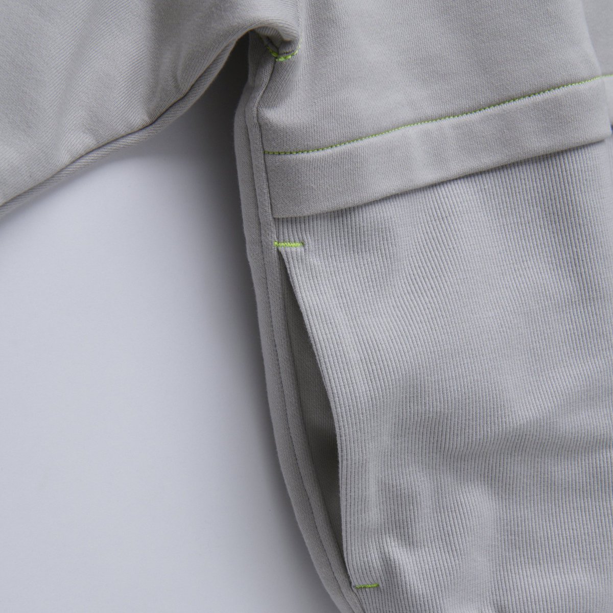 ⚪️ [Premium] Original Hoodie “SHINKOKYU” Price: ¥25,000 ※会場に