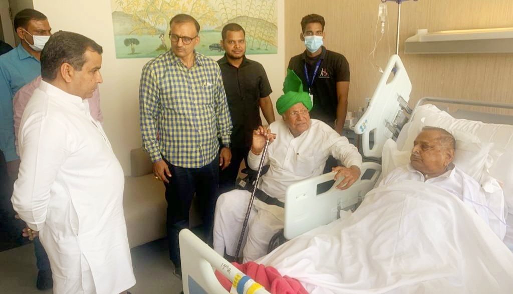 ITCellINLD's tweet photo. इनेलो सुप्रीमो चौधरी ओमप्रकाश चौटाला जी ने उत्तर प्रदेश के पूर्व मुख्यमंत्री एवं समाजवादी पार्टी सुप्रीमो मुलायम सिंह यादव जी से मेदांता हॉस्पिटल में जाकर हालचाल जाना और उनके जल्द स्वस्थ होने की कामना की।

@InldSupremo @OfficialINLD 
@yadavakhilesh @samajwadiparty https://t.co/knhPVfq1o7