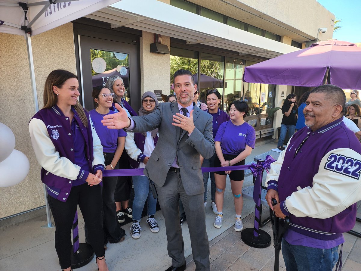 JacketPrincipal's tweet photo. Great things are happening at Rancho Campana High School. The Grand Opening of their Student Wellness Center was spectacular. Many students will undoubtedly benefit from the services offered by the extraordinary staff at "The Den". @OxnardUnion @drtommccoy https://t.co/66C704PRpP