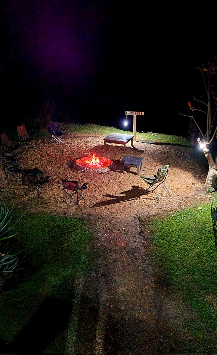 Cuddle up in the night when night falls...
#peterhogel #bullbushrivercamp #safari #photography #Uganda #photographysafari #ishasha #VisitUganda #ugandauncovered #wildlifeaccommodation #river #riverlife #poolsideoflife #tranquility
