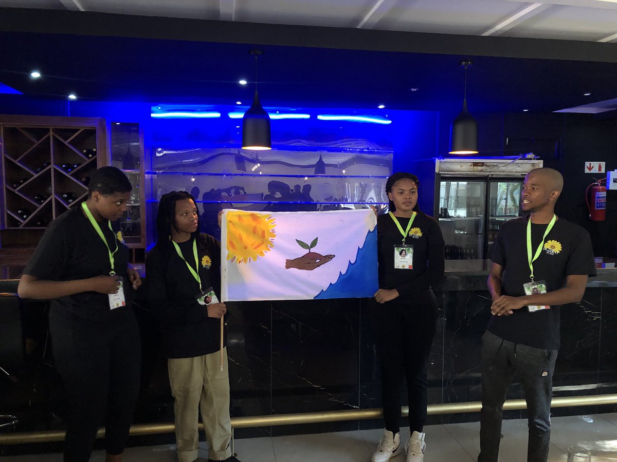 acdblab's tweet photo. “The Nature Lovers” presenting their fun flag
@UJBotany @go2uj
#BotanyExcursion2022 #TransmittingBotany
#UJScience
#UJ_island https://t.co/wXHrE9SAFm