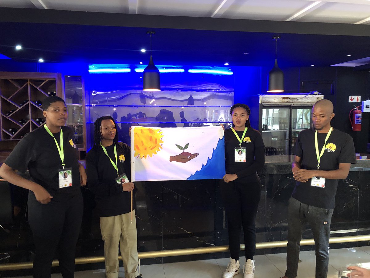 acdblab's tweet photo. “The Nature Lovers” presenting their fun flag
@UJBotany @go2uj
#BotanyExcursion2022 #TransmittingBotany
#UJScience
#UJ_island https://t.co/wXHrE9SAFm