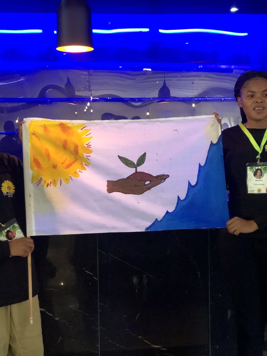 acdblab's tweet photo. “The Nature Lovers” presenting their fun flag
@UJBotany @go2uj
#BotanyExcursion2022 #TransmittingBotany
#UJScience
#UJ_island https://t.co/wXHrE9SAFm