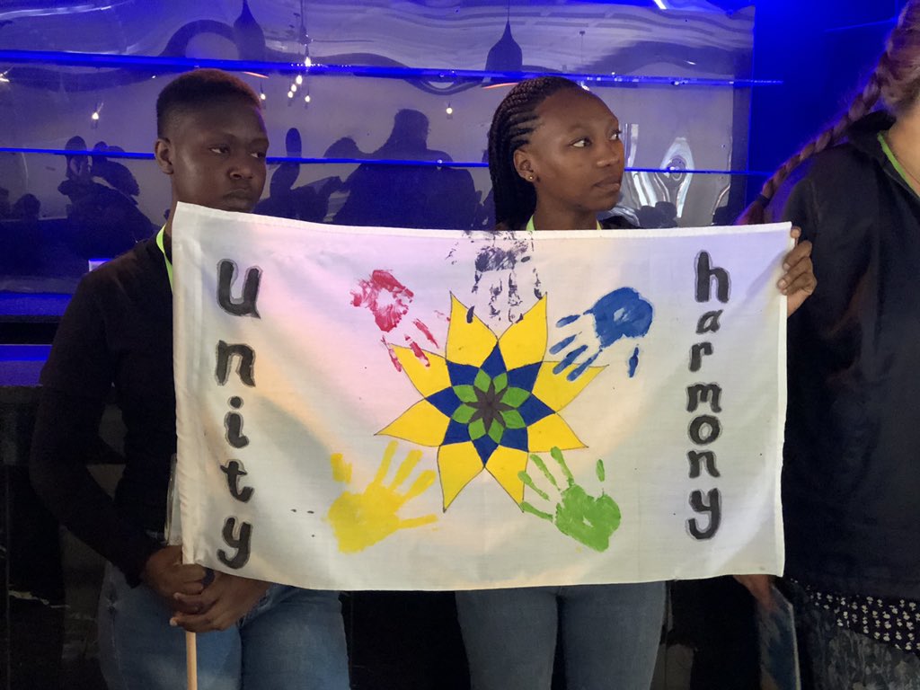 acdblab's tweet photo. Team “The fabulous 5” with their Mandala fun flag themed unity and harmony!
@UJBotany @go2uj
#BotanyExcursion2022 #TransmittingBotany
#UJScience
#UJ_island https://t.co/8oaSiLkpGB