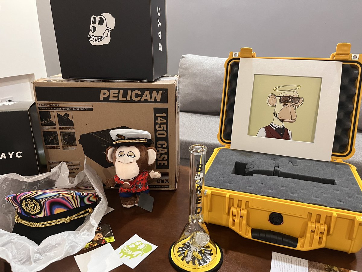themafiaboss420's tweet photo. Ape vs Mutant prizes
Curtis plushies 
Trippy Hat
BAYC Bong 
That pelican case for the packaging ⛑
🦍 gonna be 🚬 
@BoredApeYC https://t.co/hEfHyRDJf7