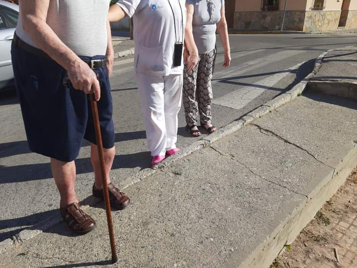 AavvFuente's tweet photo. Parece que hay una respuesta acorde a la carta enviada, ahora Sr. @JILandaluceC @JILandaluceC y @aytoalgeciras pueden dedicarse a la gestion municipal de #Algeciras. Cuando eliminarán las barreras arquitectónicas en #LaJuliana? Y el arreglo de nuestras calles? https://t.co/89xwWfI8E7