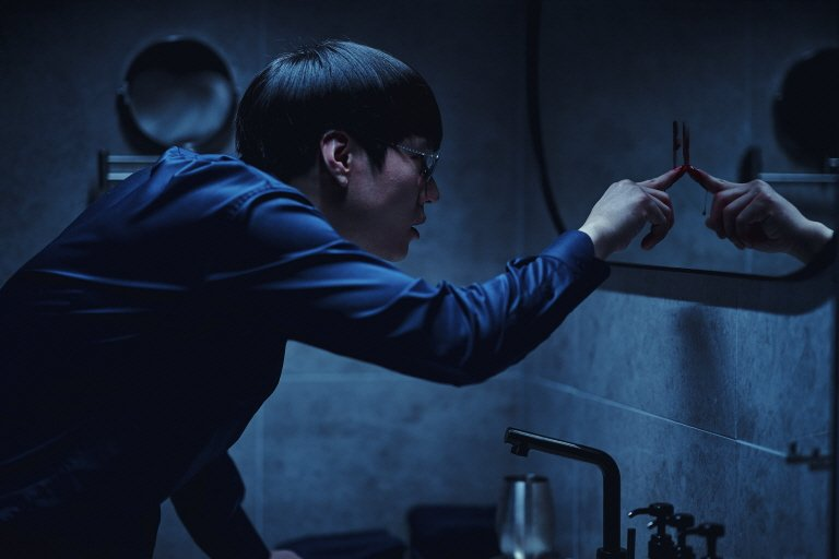 iconickdramas's tweet photo. #JungHaeIn #GoKyungPyo and #KimHyeJun first still cuts for Disney+ thriller #Connect!!! https://t.co/SohDVAax1O