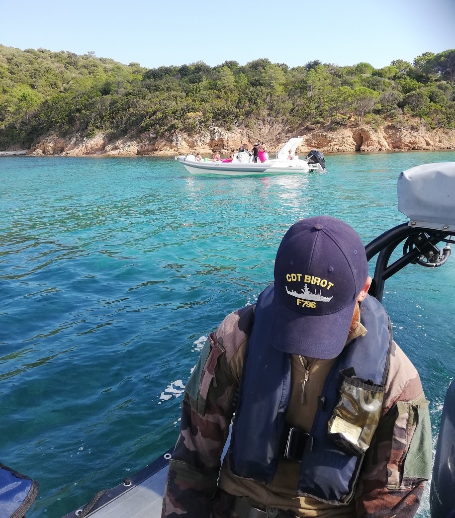 Cecmed_Off's tweet photo. [#OPÉRATION] Début de patrouille en Corse pour PHM #CommandantBirot pour mission de sauvegarde maritime &amp; police de l'environnement (prévention et surveillance respect zones de mouillage notamment) en coordination avec autres moyens aériens et sémaphores @MarineNationale https://t.co/Eq52UiYBXl