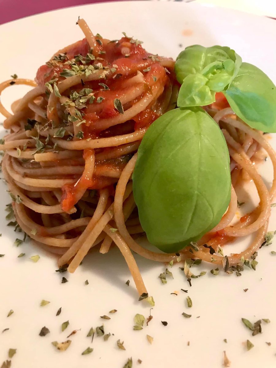 Cosa c’è di più buono di un piatto di spaghetti al pomodoro, origano e basilico? Io uso pasta integrale
#cucina #ricette #pasta #spaghetti #pomodoro
<a href="/ricetteitaliane/">Ricette Italiane</a> <a href="/Modenamoremio/">Modenamoremio</a> <a href="/cittadimodena/">Comune di Modena</a> <a href="/CamComModena/">CamCom Modena</a> <a href="/ProfumiDCucina/">Profumi di Cucina</a> @CucinaBenedetta
