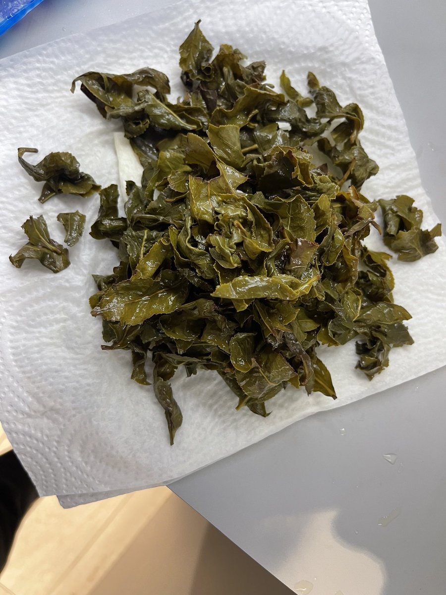 Catherine0615_'s tweet photo. Don’t think that’s how you make tea for a bottle 👀 

Ps: I dug those out of my bottle 😂

#tealeaves #handmadetea #IRL https://t.co/sYpnXsEz3T