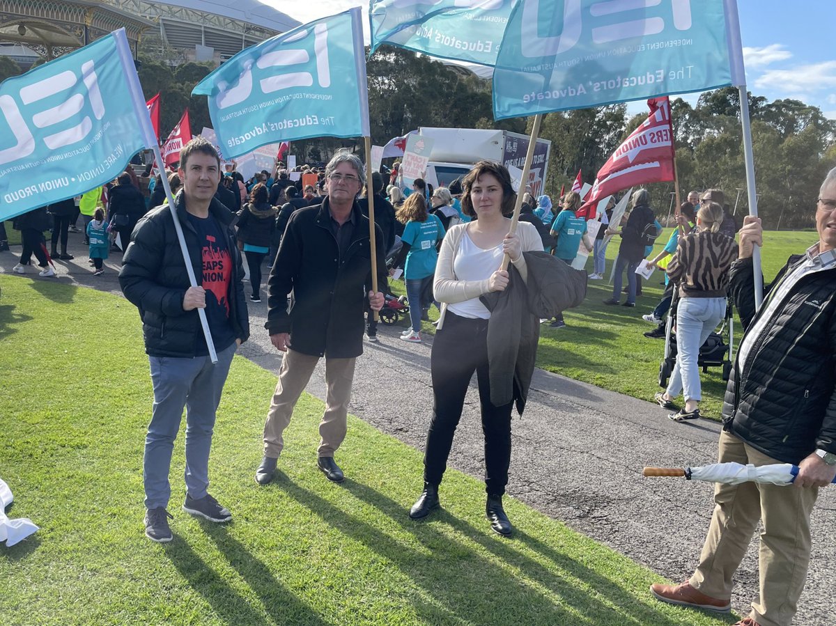 IEUofA's tweet photo. Solidarity💪 from IEU to early childhood workers @bigstepsUWU across the county today. All ECE workers need to be valued & crucial work recognised. If we care about high quality ECE we must also care about ⬆️higher sector pay⬆️ #shutdownearlyEd https://t.co/ZC7QuHOU2B