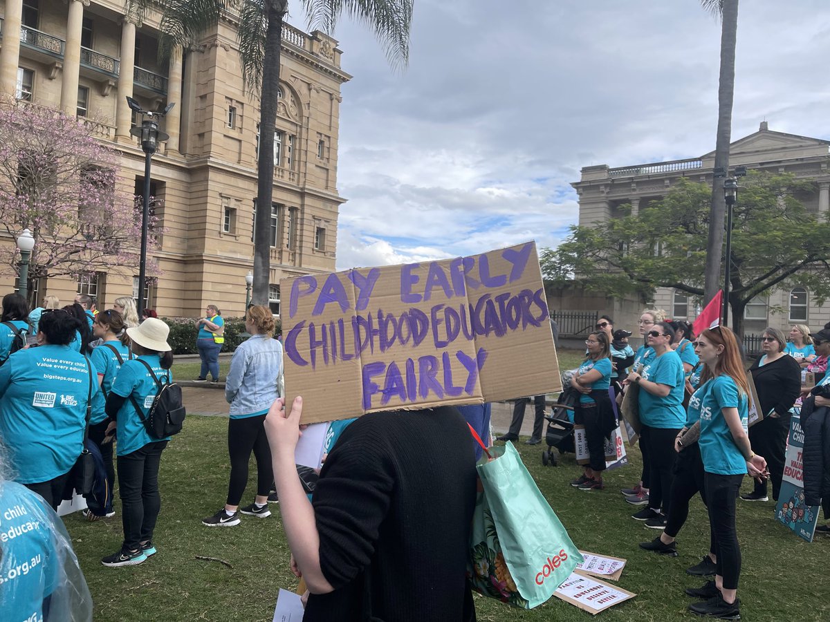 IEUofA's tweet photo. Solidarity💪 from IEU to early childhood workers @bigstepsUWU across the county today. All ECE workers need to be valued & crucial work recognised. If we care about high quality ECE we must also care about ⬆️higher sector pay⬆️ #shutdownearlyEd https://t.co/ZC7QuHOU2B