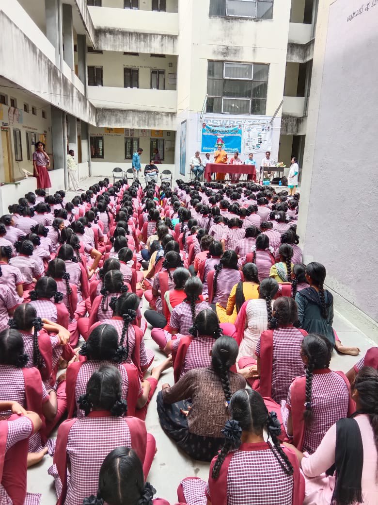 mb_telangana's tweet photo. #MissionBhagiratha drinking water awareness programs are underway. Chief Engineer Smt. Lalitha at Social Welfare school, Thorrur and Superintending Engineer Adilabad at KGBV and TSMS Jainath.

@SmitaSabharwal @DayakarRao2019 https://t.co/CmAcxeU3DX