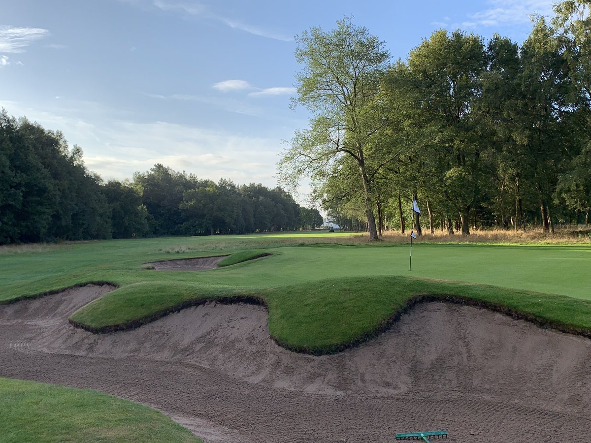 edgie12's tweet photo. Dug the golf bats out the garage and dusted off to play with @BIGGANorthWest later on @ormskirkgc #teesforward https://t.co/My4bQw7n9p