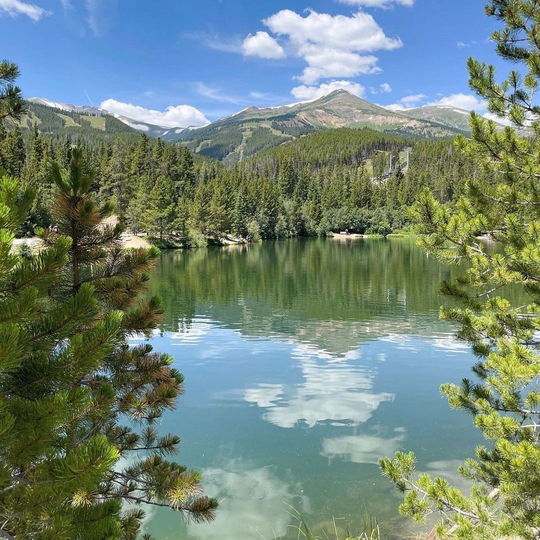 skifreshtracks's tweet photo. Blue and Green season😍
#breckenridge #breck #breckdaily #bestofbreck #breckbecause #brecklife #exploresummit #breckenridgecolorado #colorado #colorfulcolorado #coloradolife https://t.co/uhnrxkrnM9