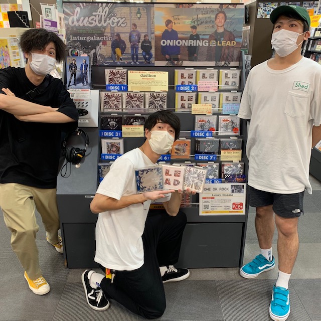 TOWER_NagoyaPrc's tweet photo. 【#ONIONRING】
本日9/7に2nd Full Album📀“LEAD”をリリースした名古屋のONIONRINGがご来店🙌
展開場所にコメントカードとサイン頂いてます🖋✨ありがとうございます😊
🎥https://t.co/JRSIGbXXUX
ナゴパルJ-PUNKコーナーにて展開中です🔥
#machinerecords https://t.co/ah6PUF7kTg